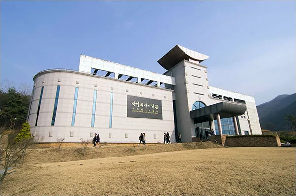 울타리없는학교 [1주년 특집 연재][2회] 저항:＂나는 개새끼로소이다＂국경을 허문 혁명적 사랑 · 10